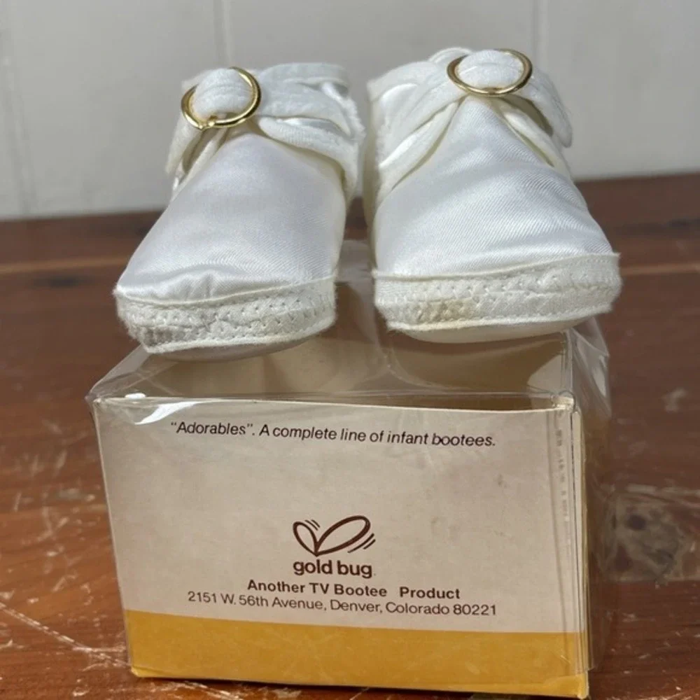 Vintage Gold Bug Adorables TV‎ Bootees White Satin Infant Baby Shoes NIB